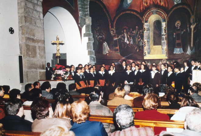 La coral juventut del Gínjol en el concert de Nadal celebrat per la diada de Sant Esteve de l'any 1995 a l'Església parroquial