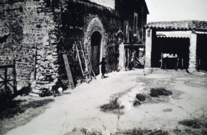 Detall de Can Tomàs, antiga masia dedicada a l'agricultura i ramaderia, abans de convertir-se en el restaurant Palau de Foixà