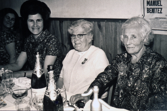 La Salvadora Figueras, la seva cosina Rosa i la tia germana del seu pare Lluïsa Figueras.
