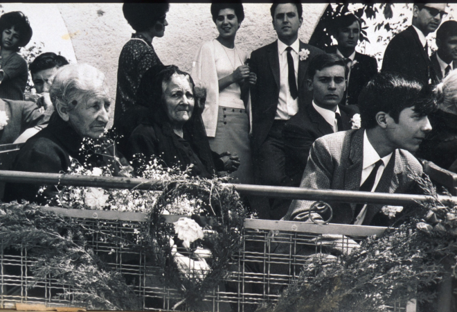 Festa de la vellesa

Emilia Llinàs i l'avia de Can Call acompanyant: Joaquim Codina, la seva esposa, Narcis Codina i Antoni Maresme