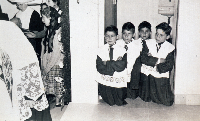 Quatre escolants de la capella de l'Empalme, entre ells hi ha en Salvador Bosch Figueras, en la festa de la visita del Bisbe Sr. Cartañà