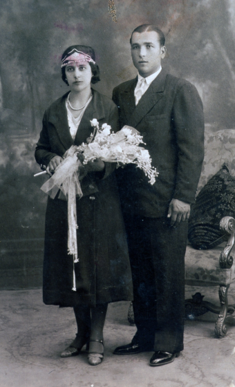 L'Agustí Codina Rossell i la Carme Surós Tomàs en el dia del seu casament.