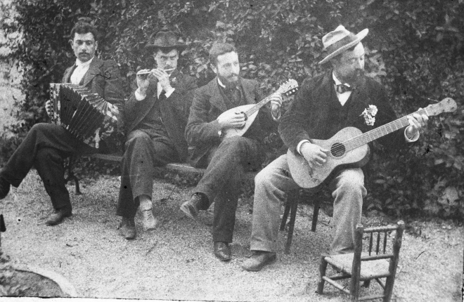 El Sr. Francesch de Trinxreia Ruscalleda junt amb d'altres companys formant un conjunt musical