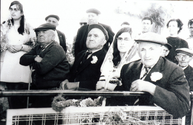 Festa d'homenatge a la vellesa l'any 1967. Els homenatjats Joaquim Pages, Ramón Soler i Josep Puig i dret al darrera en Pere Gispert més conegut com a Peret dels autos.