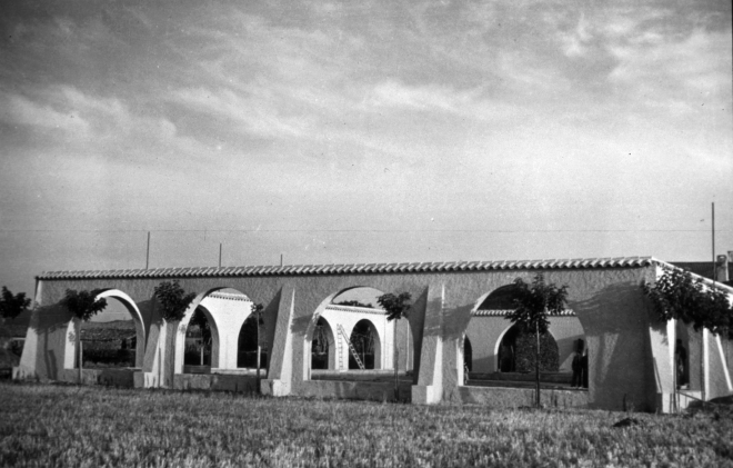 La Pista Jardí rep els últims tocs (el mes de juliol) en la seva construcció, propera ja la seva inauguració el dia 10 d'agost de 1949