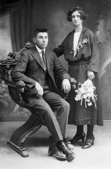 En Miquel Rossell Bosch i la Marina Hidalgo Riera el dia del casament.