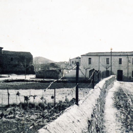 L'antic Sota Camí amb Can Xarbau al fons.