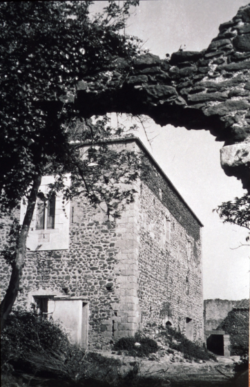 Vista parcial de la Torre de Marata abans de la seva restauració