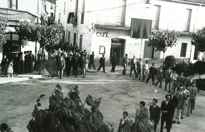 Altre aspecte de la processó del Corpus al seu pas per la plaça de l'Església
