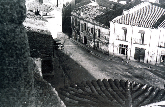 La plaça de l'Església en una foto des de dalt del campanar.
