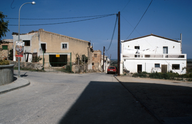 El carrer de Sils, l'antiga casa Can Nadal abans d'esser enderrocada per fer-hi una altre casa.