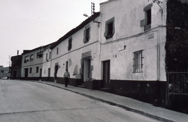Finals del carrer dels Dolors. L'última casa és Can Tragantos que més tard fou enderrocada i edificat un nou habitatge.