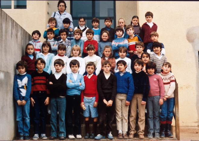 Mestra Sra. Maria Magrià.

Primera fila: Dani Soms, Pere Clopés, Dolors Bayona, Benet Salinas, Diego Peña, M Angels Rubio, Carmen Tardio, Josep Roca.

Segona fila: Juanjo Machado, Eduard Poch, Isabel ?, Xavier Bosch, Miquel Munsó, Eva Pradas, Xavier Roca, Dani Garcia, Marc Casas.

Tercera fila: Marta Artigas, Esther Martínez, Ramona Valiente, Elisa Muller, M Jesús Valiente, Esther Ruiz, Mauricio Blanco, Jordi Codina, Laura Tenas, Rafael Sillero.

Quarta fila: Jordi Flores, Lino Gonzalez, Albert Guerra, Jordi Selva, Jacinto Molina, Josep Reyner, Jordi Divi, Irene Bosch, Olga Rodriguez i Eva Lopez.