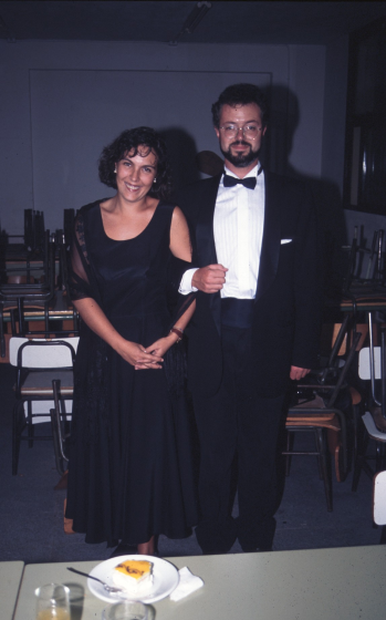 Joan Llinàs i Carme Montalban arqueòleg el 1995 durant la festa de final d'excavacions.