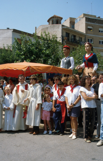 El rector Mn Esteve Sureda en la benedicció de vehicles per la festa de Sant Cristòfol el juliol del 93