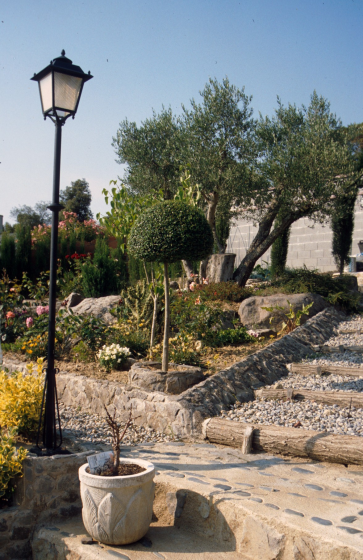 Detall d'un jardí, obra de Joan Fàbregas que fou construït a l'urbanització Residencial Park