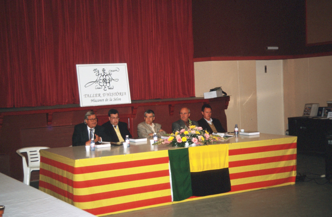 La presidència de l'acte de presentació del llibre 