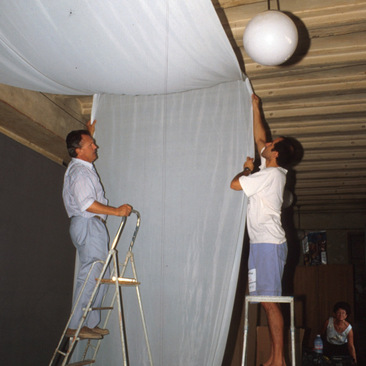 En Narcís Vilella i en Josep Costa preparant l'exposició per la Festa Major