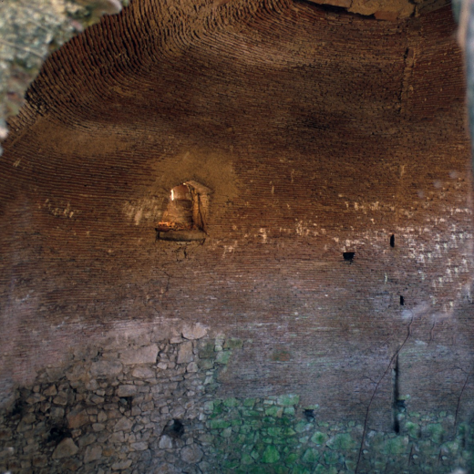 Interior del pou del glaç de Can Buscastell.