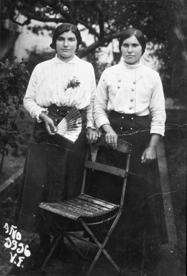 Les germanes Francesca i Carme Tarres Juanhuix de Can Pujolet