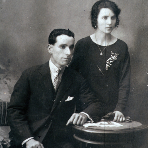 Pere Falgueras Clos, un noi de Can Bayell el dia del seu casament amb la seva dona.