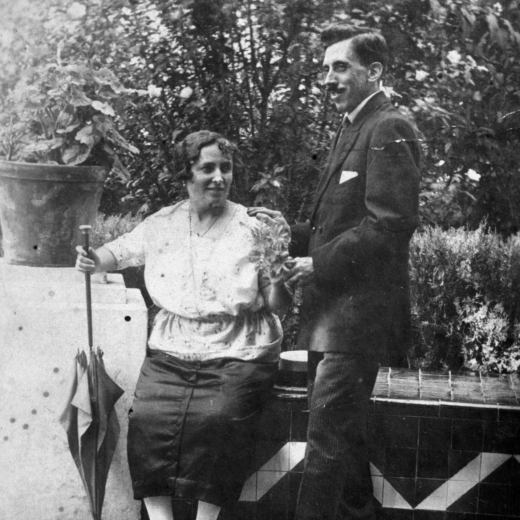 Lluïsa Figueras amb el seu xicot un dia que volia ploure.