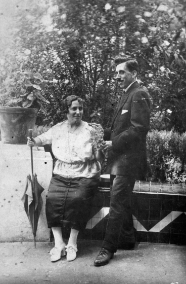 Lluïsa Figueras amb el seu xicot un dia que volia ploure.