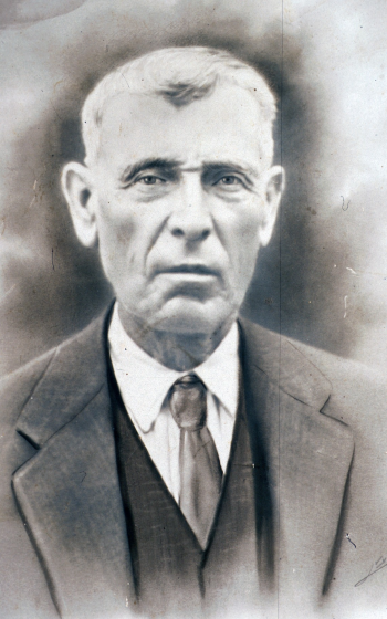 Francesc Soms i Prats de Can Soms de l'Estany. Era solter i va morir d'accident el dia 7 de desembre de 1945 a l'edat de 72 anys