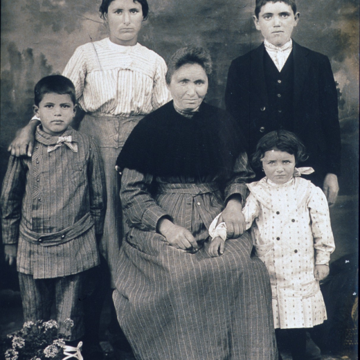 Joan Matas Call, els gemans Carme, Llorenç i Palmira, la mare Maria Call de Can Rauret.