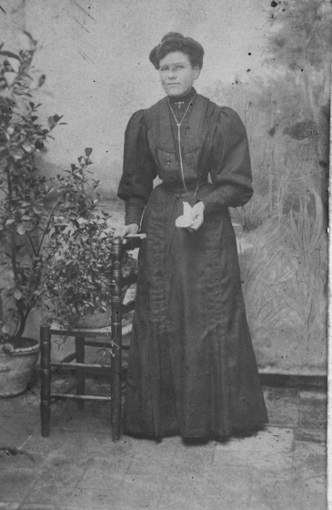 Àvia de Rafel Bagot, Dolors Pibernat Poch