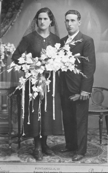 En Jaume Barrera Pons i Maria Diume Gelma matrimoni de Can Vila el dia del seu casament