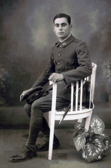 Josep Poch Puig l'hereu Poc quan feia de soldat l'any 1932