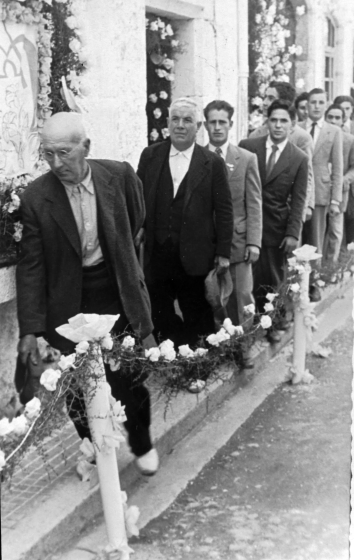 Francisco Llorens, Jaume Gispert, Miquel Jofre i Jordi Costa en la processó de la mare de déu de Fàtima.
