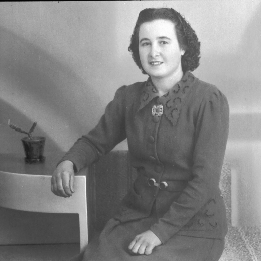 La Nativitat Surós quan era joveneta i era la noia de Can Bosch de Martorell. Més tard es casà amb en Josep Gelmà de Can Vidal.