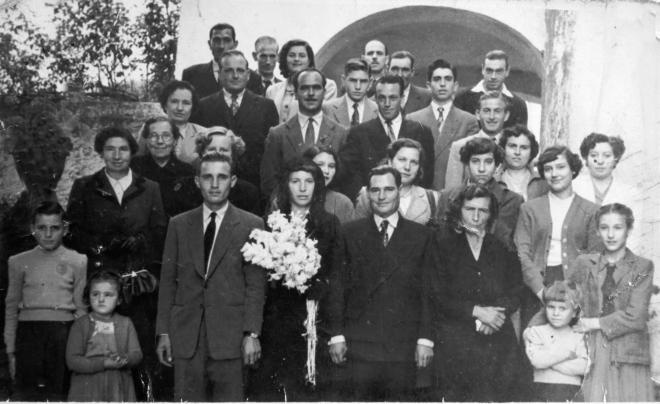 Casament de Pere Parera Quellos i Pilar Vilaseca Maynegre amb tots els convidats.
