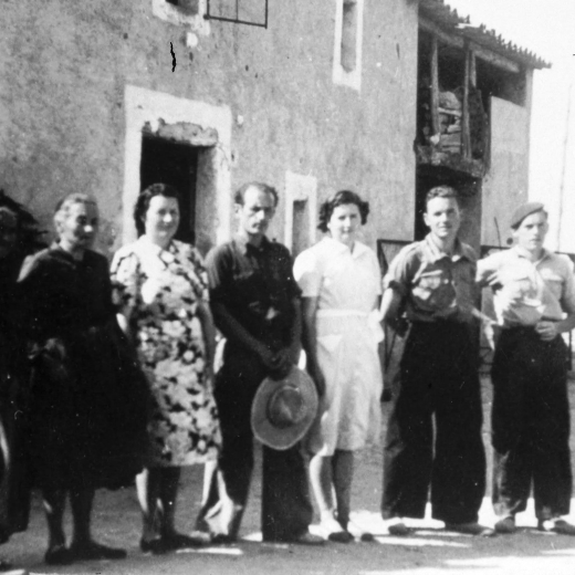 Familia de Pradell.

L'avia Maria Vilajeliu, la mare Carme Ciurana i els fills Maria, Joan, Engràcia, Josep, Joaquim i Mariano Vilafeliu i Ciurana