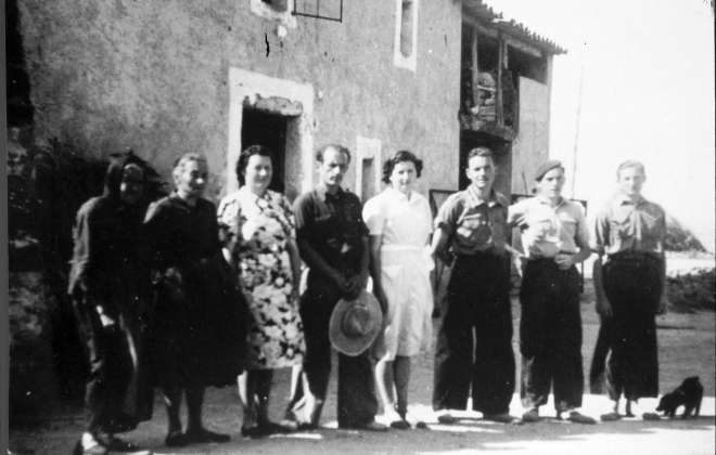 Familia de Pradell.

L'avia Maria Vilajeliu, la mare Carme Ciurana i els fills Maria, Joan, Engràcia, Josep, Joaquim i Mariano Vilafeliu i Ciurana