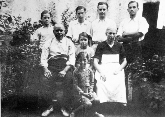 La familia de Ramón Bosch i Justina Ruhí amb els fills Enric, Lluís, Josep i Salvador i les filles Antonia i Maria.