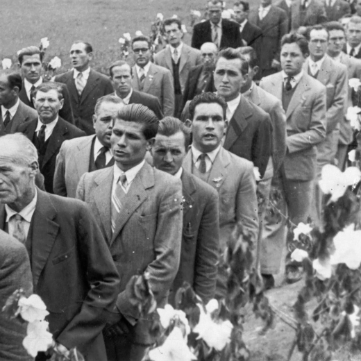 Processó de la Verge de Fàtima .

Tomàs Prats, Francisco Oliveras, Benet Prats, Angel Vilasseca, Josep Roura, Narcís Soler, Enric Bou, Martí Rosell, Angel Risec, Josep Bancells, Pere Pons, Josep Prats, Salvador Aymerich, Francisca Tabarner i altres.