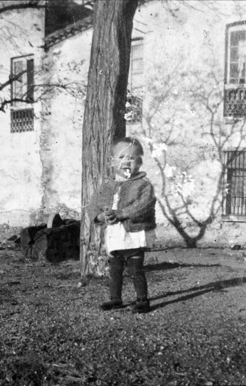 La mestra Maria Ciurana quan era petita a Can Garriga