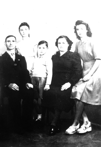 Retrats de Moisés Turón, Maria Soms i els fills Maria, Paquita i Joan