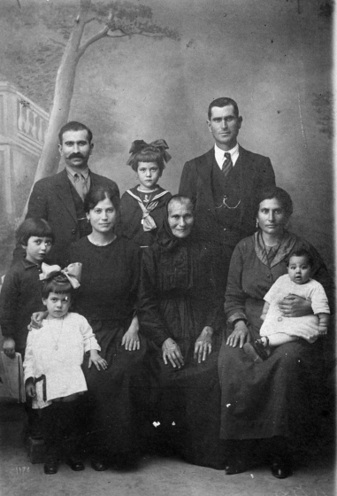 Retrat familiar de Can Xarbau de pagès, la família Aymerich
