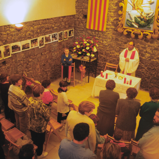 Sant Jordi 1997. Detall de l'ofici que es celebrà a la diada de Sant Jordi en el Castell de Torcafelló