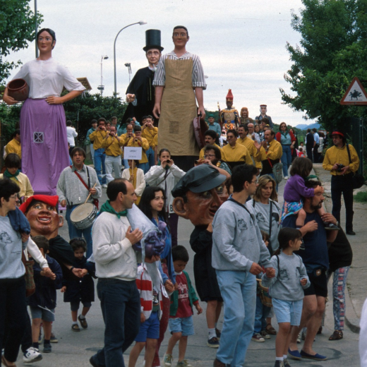V Trobada i declaració de vila gegantera a Maçanet en una trobada de les comarques gironines celebrada al nostre poble amb assistència de 23 colles de diferents poblacions.