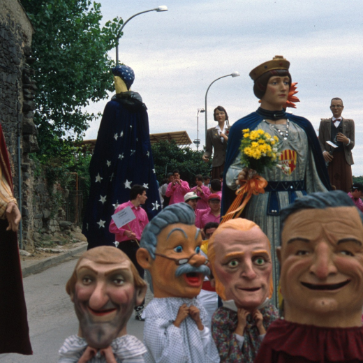 Festa de gegants.

Una concentració de gegants i cap grossos en el carrer Salvador Espriu