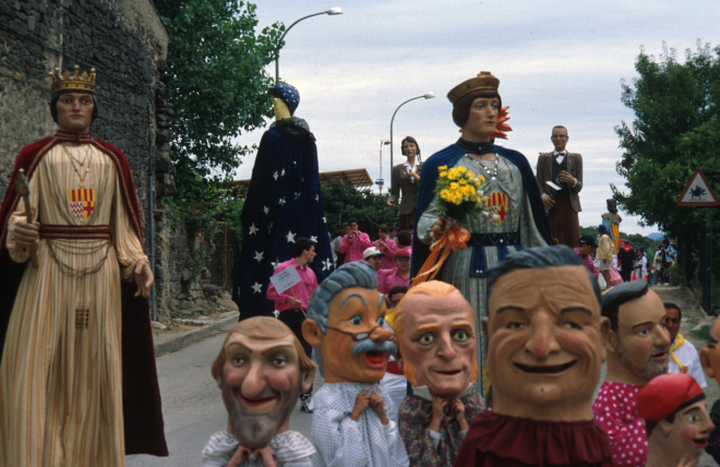 Festa de gegants.

Una concentració de gegants i cap grossos en el carrer Salvador Espriu