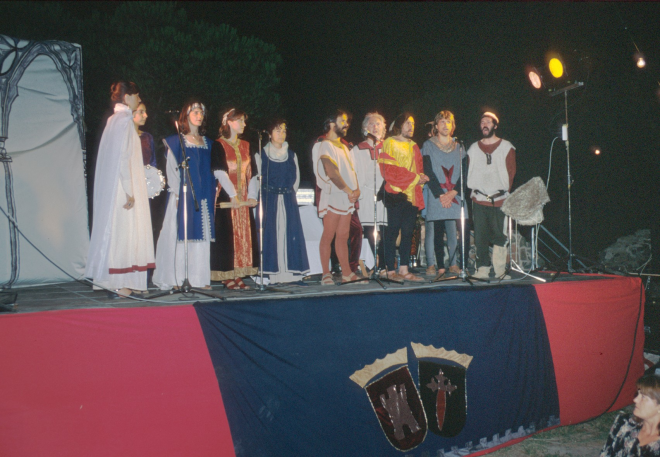 Sopar medieval al Castell de Torcafelló. El grup d'animació actuant durant el sopar.