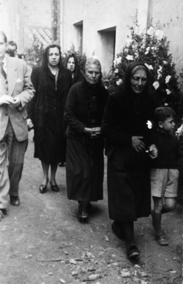 Processó de la mare de Déu de Fàtima.

A la foto Justina Ruhí, de Can Ramón Ros i la Ramona Bosch de Can Bach