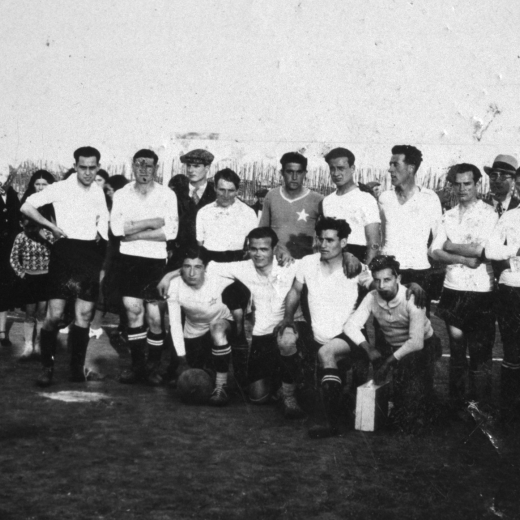 Camp d'en Llirinós, avui edificat, davant la Pista Jardí.

L'equip de fútbol del CD 