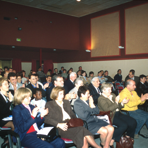 Aspecte de la sala de la Societat Recreativa durant l'acte de presentació del llibre sobre 